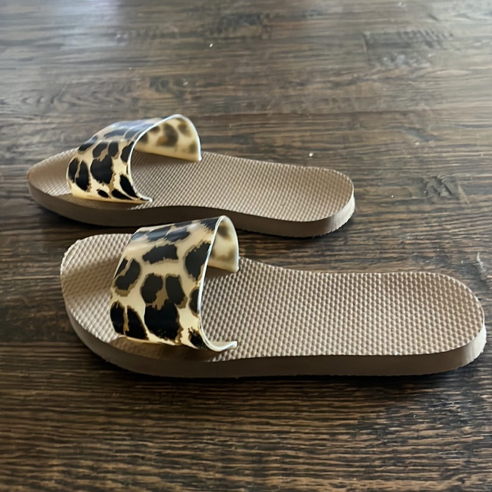 Leopard slides - Picture 2 of 3